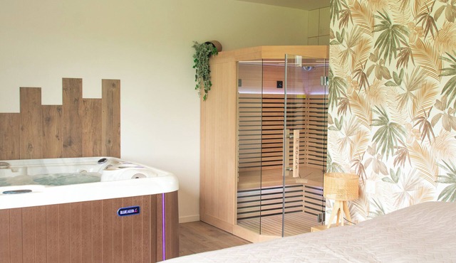Romantic gîte with private spa and sauna in the heart of nature, absolute calm.