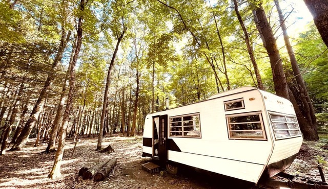 Romantic Glamping Getaway in a Pet Friendly Caravan, Ideal to Explore Hudson Valley