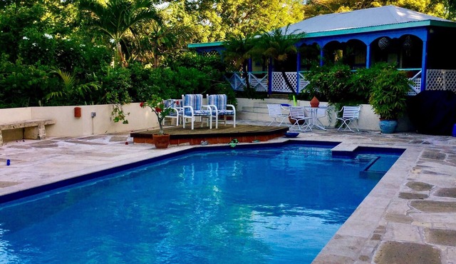 Romantic Hideaway - Caribbean-styled cottage in lush tropical gardens
