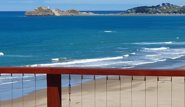 Romantic hideaway overlooking beautiful Castlepoint.