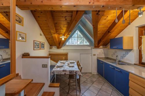 Romantic Hideaway with Mountain View and Hiking Trails