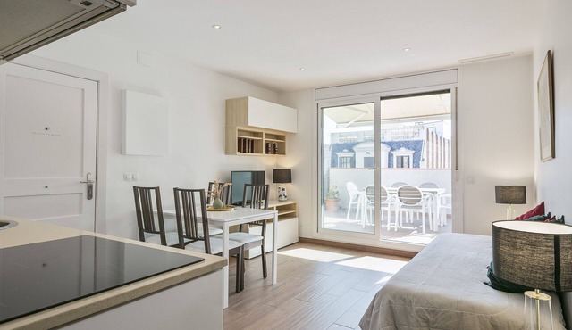 Romantic High Comfort Penthouse With Terrace In Barcelona's Center
