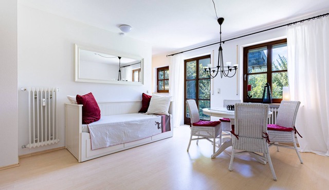 Romantic holiday flat "Alpenliebe" with south terrace and mountain view