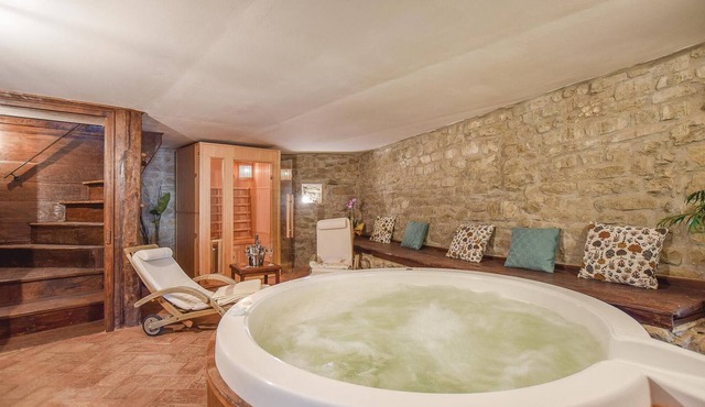 Romantic home in Comano (MS) with sauna