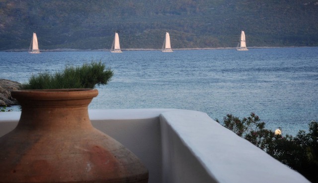 Romantic house next to the sea
