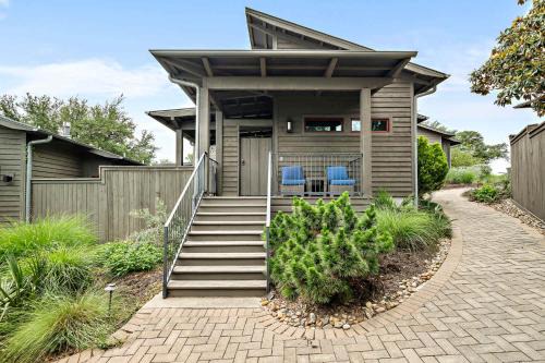 Romantic Lake Cabin - 1BR - Pickleball - BBQ
