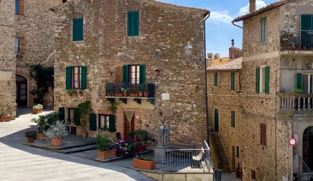 Romantic living in a listed stone house in the heart of Campagnatico.