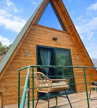 Romantic Mountain Cabin with Swimming Pool Access