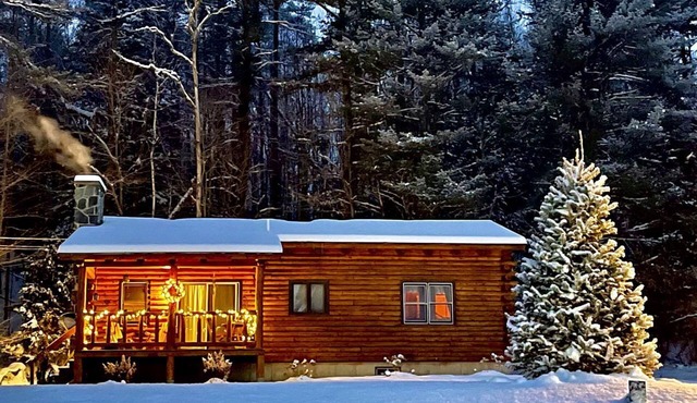 Romantic Nature Escape: Beautiful Log Cabin with Amazing Views and Hiking Trails Nearby in the White Mountains, New Hampshire