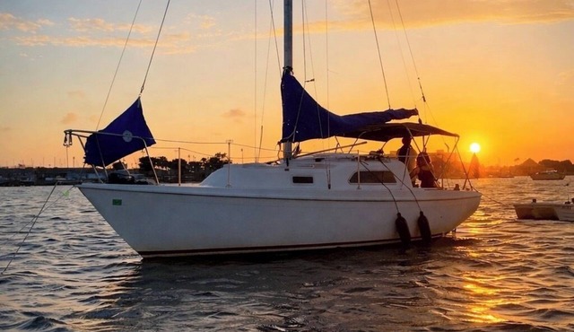 Romantic night stay on a cozy sailboat
