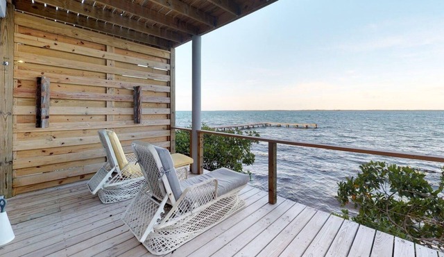 Romantic Oceanfront Cabana w/En-Suite Bath, A/C, & Incredible Ocean Views