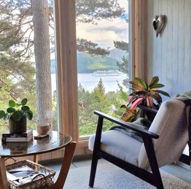 Romantic Off-Grid Cabin with Fjord & Mountain Views