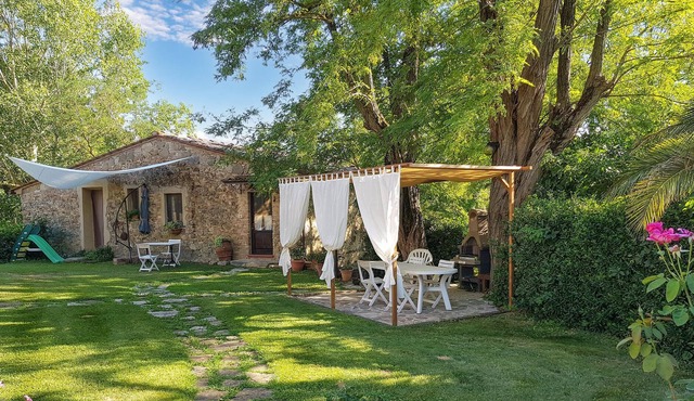 Romantic part of a semi-detached house in an old mill 3 km from Lorenzana, in the countryside around