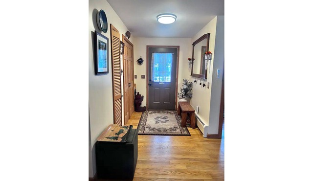 Romantic peaceful & private by Pleasant Lake.
