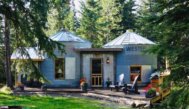 Romantic Retreat in Tin Bins Cabin