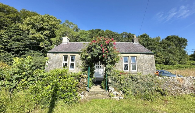 Romantic Secluded Cosy Stone Cottage Beside the West Loch, Beautiful Argyll