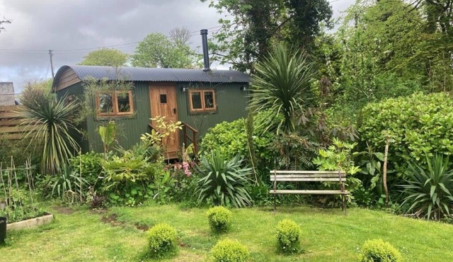 Romantic Shepherds hut not far From the Beach