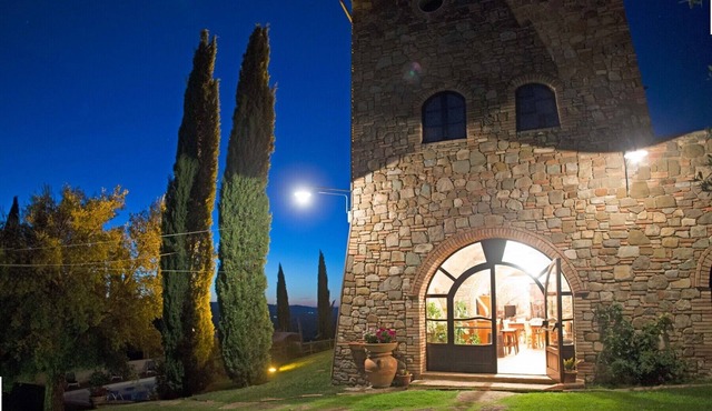 Romantic Stone Apartment with Pool and close to Seaside
