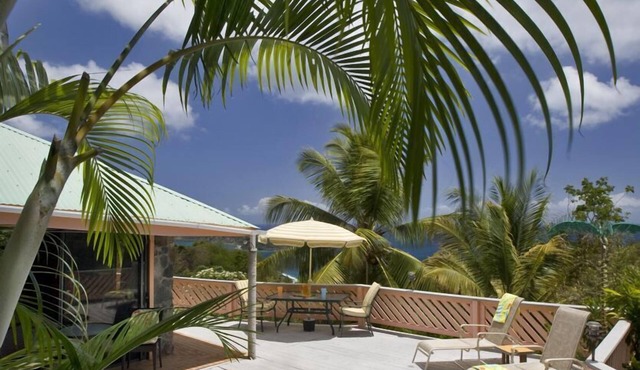 Romantic Stone Cottage, Your Island Hideaway from it all!