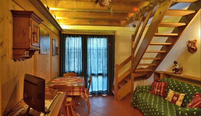 Romantic Suite Faloria - sunny, WiFi, balcony, parking space, bus 130mt away