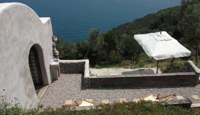 Romantic suite de charme with terrace overlooking the sea of Amalfi and with private parking
