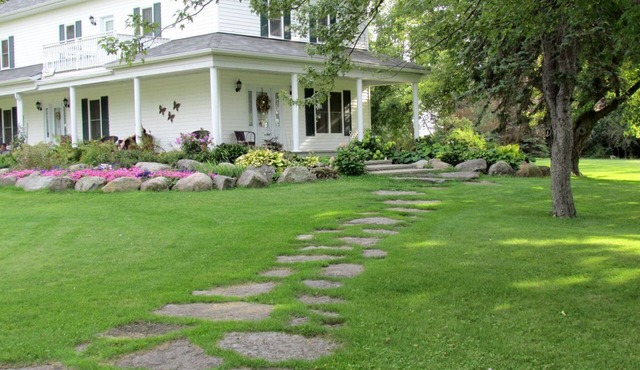 Romantic Suite Getaway with a Relaxing Soaking Tub in Winchester, Ontario