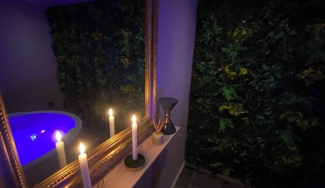 Romantic Suite "Love Room" with Jacuzzi