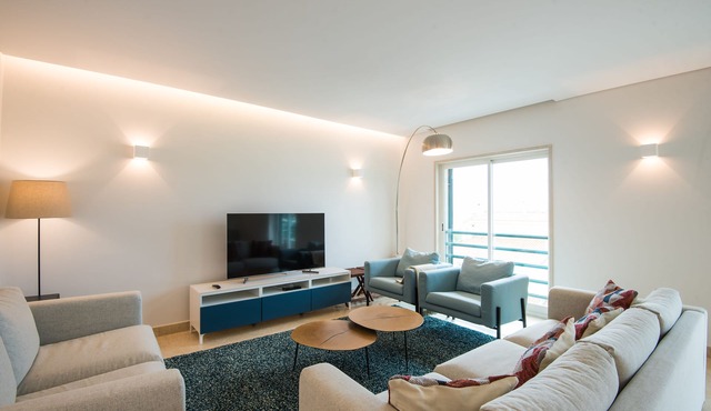 Romantic Sunset, Excellent Central Sunny Ap. Ocean/Beaches View, 3 bedroom/3 WC