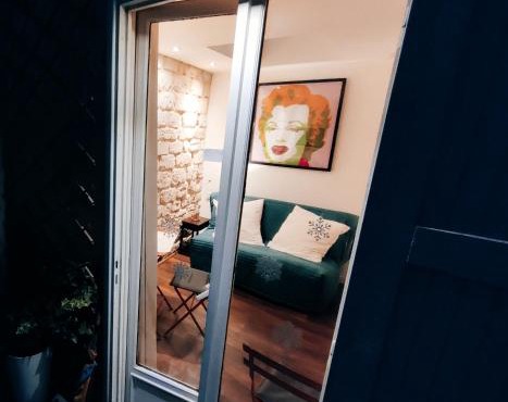 Romantic Tiny House inside Montmartre