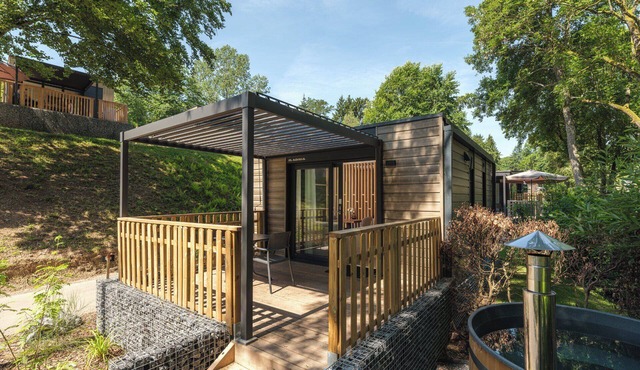 Romantic tiny house with private hot tub in the Luxembourg forest
