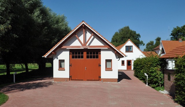 Romantic vacation home on the water with a dream view of the Fischland peninsula