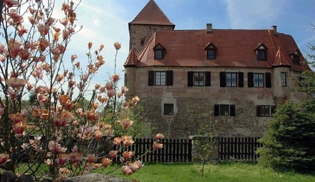 Romantic vacation apartment in a historic castle for 2-3 people