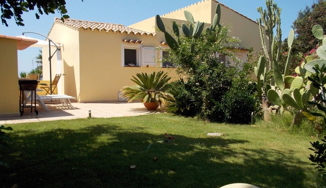 Romantic villa for vacation in privacy. 3 min from the beach-beautiful view-garden