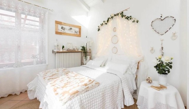 Romantic Villino with jacuzzi just 2 min walk from the lake and Comacin Island