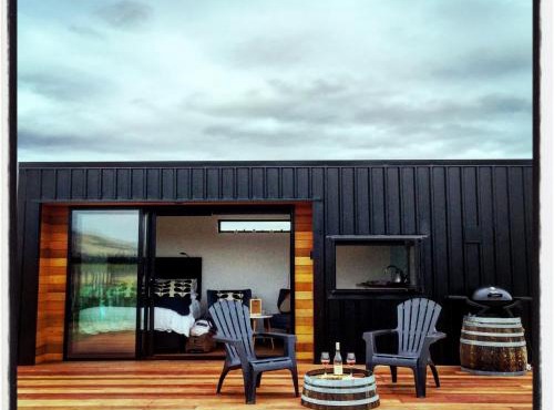 Romantic vineyard getaway on Wine Estate, with wine tasting, hot tub and amazing views