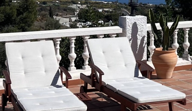 Romantic white villa incl. (heated) pool, 6 pers.