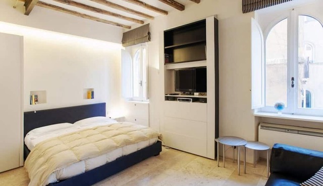 Rome, historic center, modern studio apartment for 2