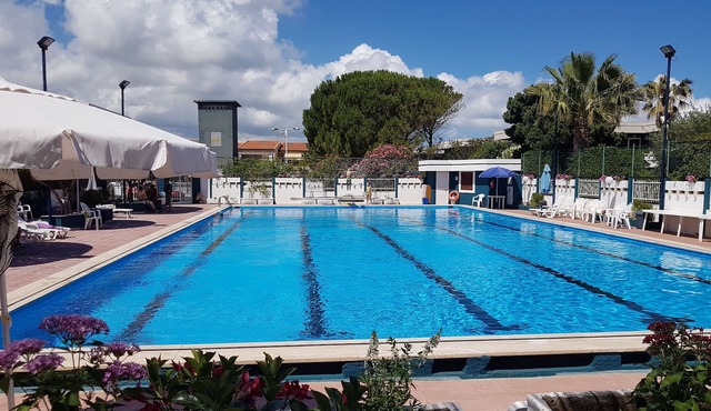 Rometta Marea: Villa in residential complex with swimming pool just 100 meters from the sea