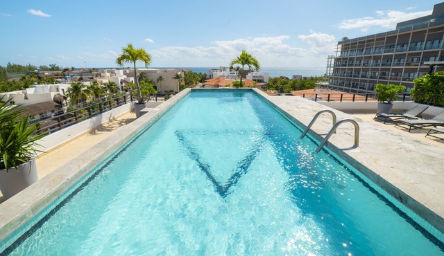 Rooftop & 2 Pools - 3 Bedroom Condo - Latitud 203