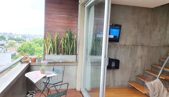 Rooftop apartment, great views ! Outdoor balcony shower!