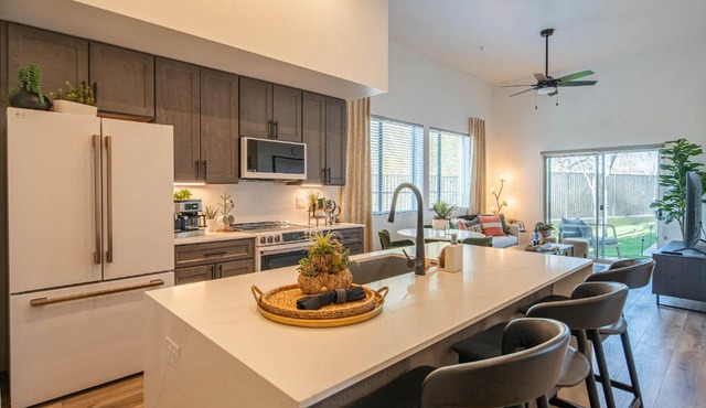 Rooftop Deck, Heated Pool Nearby Golf & Sun Stay