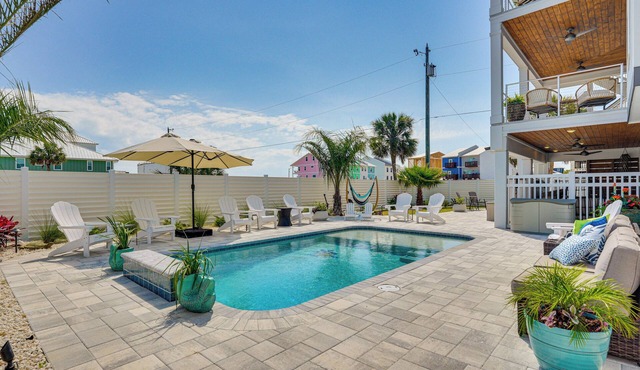 Rooftop Deck & Hot Tub: Mexico Beach Home!