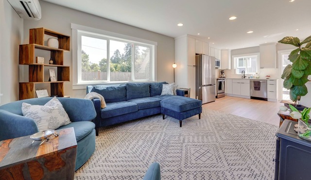 Rooftop Deck + Private Patio! West Seattle Home