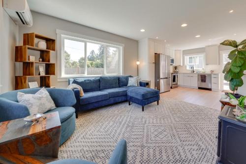 Rooftop Deck + Private Patio! West Seattle Home