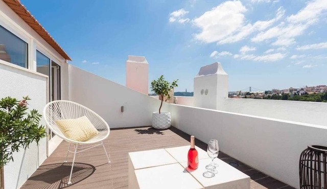 Rooftop Flat With Terrace & Amazing Sunset Views!