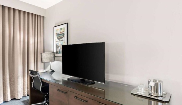 Rooftop & Gym Access | Deluxe King Near Shops, Trails, Galleria