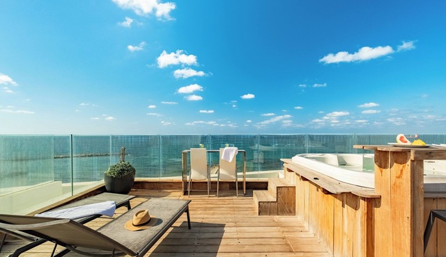 Rooftop Jacuzzi Penthouse by Sea N' Rent