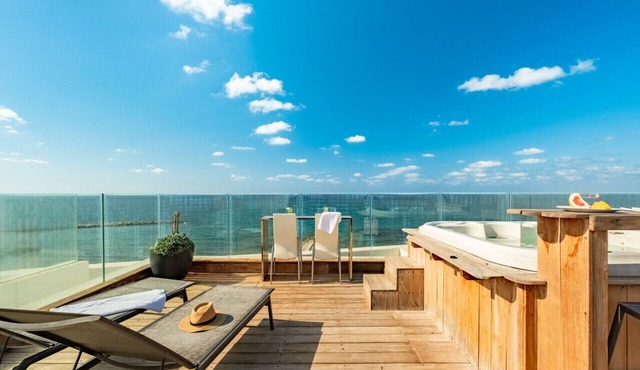 Rooftop Jacuzzi Seafront Penthouse by Sea N' Rent