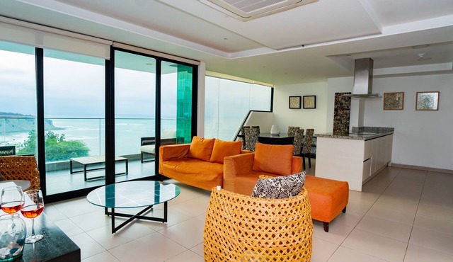 Rooftop Oceanview infinite pool. Poseidon Condo