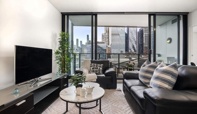 Rooftop Pool 2BR Apt at Marvel Stadium with Free Parking